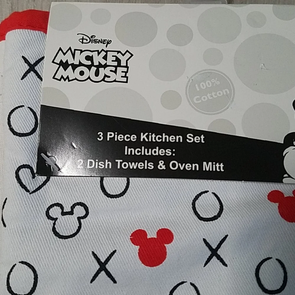 Disney Mickey Mouse Hugs&Kisses 3 Piece Kitchen Oven Mitt Set